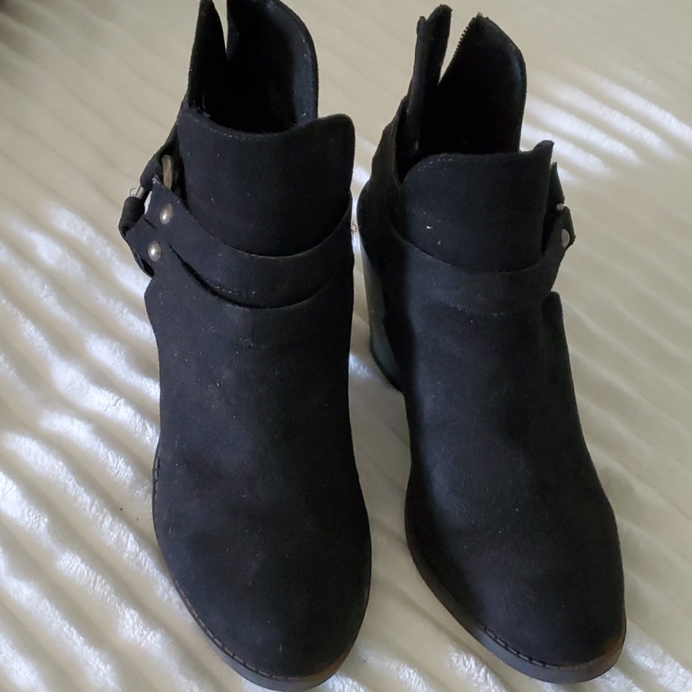 Black boots
